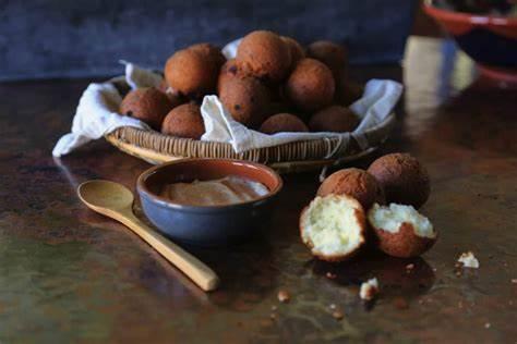 Colombian custard and cheese fritters